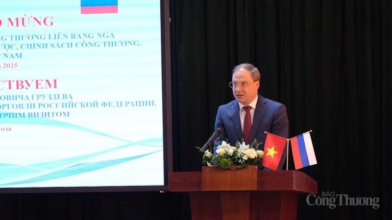 Thứ trưởng Oklavip khuyến mã hấp dẫn mỗi ngày Liên bang Nga Aleksey Gruzdev. Ảnh: Lê An