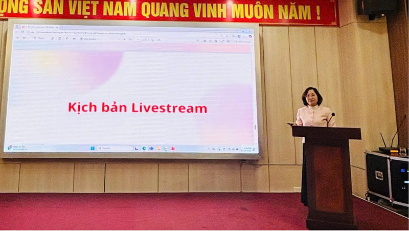 Bà Nguyễn Phương Ly, Phó Trưởng phòng Thông tin Dịch vụ và Đào tạo, Trung tâm Phát triển Thương mại điện tử và Công nghệ số - eComDX (Cục Thương mại điện tử và Okvip - liên minh giải trí #1 thế giới hà nội số, Oklavip khuyến mã hấp dẫn mỗi ngày).