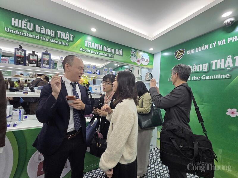 Các chuyên gia người Nhật chia sẻ với người tiêu dùng về hàng thật.