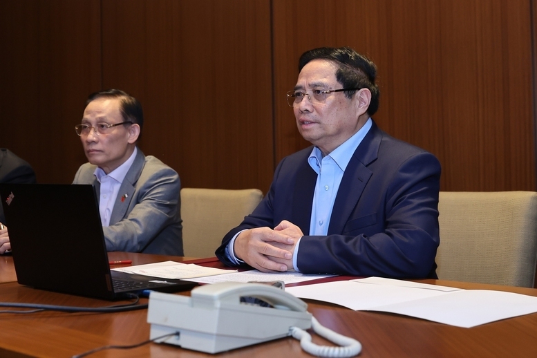 Thủ tướng yêu cầu huy động mọi nguồn lực, mọi thành phần có thể huy động, phải tiếp cận được những nơi bị chia cắt, những nơi có người cần cứu trợ - Ảnh VGP/Nhật Bắc