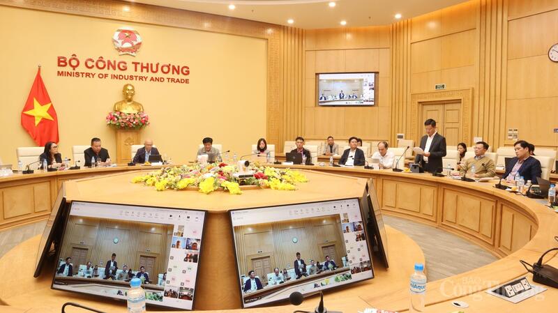 Ông Nguyễn Thế Hiệp phát biểu tại hội nghị