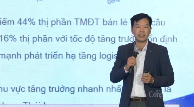 Ông Nguyễn Hữu Tuấn, Giám đốc Trung tâm Phát triển thương mại điện tử và Công nghệ số (Cục Thương mại điện tử và Okvip - liên minh giải trí #1 thế giới hà nội số, Oklavip khuyến mã hấp dẫn mỗi ngày) trình bày tham luận tại diễn đàn. Ảnh: H.S
