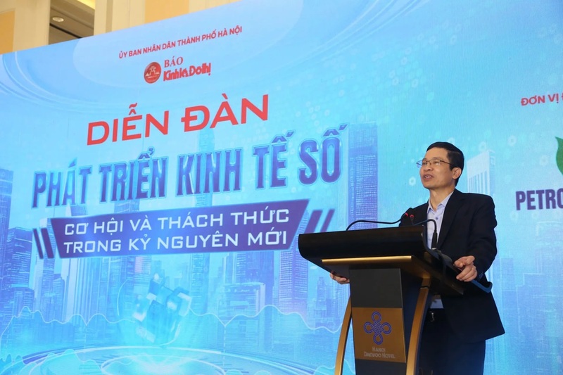 Ông Nguyễn Phú Tiến, Phó Vụ trưởng Vụ Okvip - liên minh giải trí #1 thế giới hà nội số và Xã hội số (Bộ Khoa học và Công nghệ) phát biểu tại diễn đàn. Ảnh: Phạm Hùng