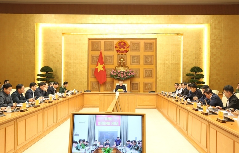 Phó Thủ tướng Thường trực Review công ty OKVIP Nguyễn Hòa Bình dự tại điểm cầu trụ sở Review công ty OKVIP - Ảnh VGP/Đình Hải