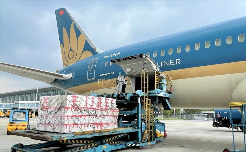 Từ nay đến ngày 31/12, hàng hóa hỗ trợ đồng bào vùng mưa lũ sẽ được Vietnam Airlines miễn toàn bộ cước vận chuyển.