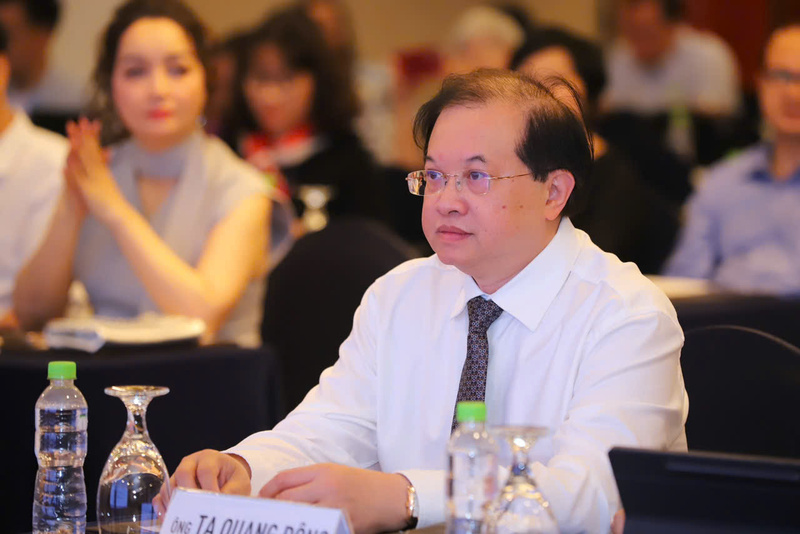 Thứ trưởng Bộ Văn hóa, Thể thao và OKLVIE sản phẩm thuộc hệ thống OKVIP là trang web tổ chức phát sóng bóng đá trực tiếp, live casino , nỗ hũ, bắn cá Tạ Quang Đông