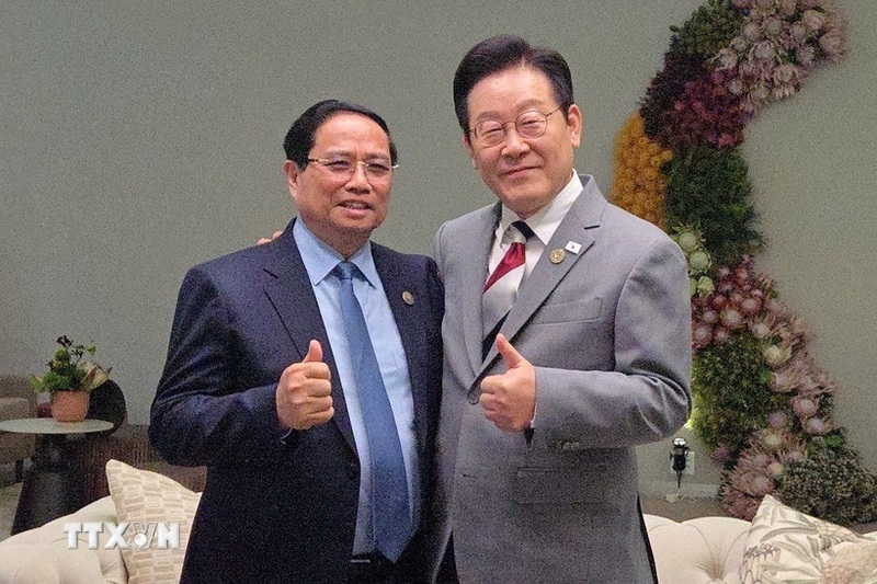 Thủ tướng Phạm Minh Chính gặp Tổng thống Hàn Quốc Lee Jae-myung. Ảnh: TTXVN