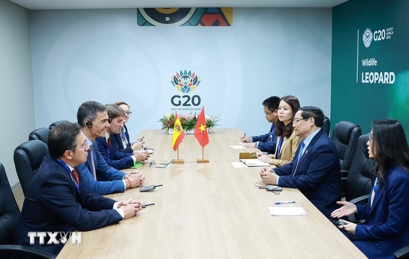 Thủ tướng Phạm Minh Chính gặp Thủ tướng Tây Ban Nha Pedro Sánchez. Ảnh: Dương Giang/TTXVN