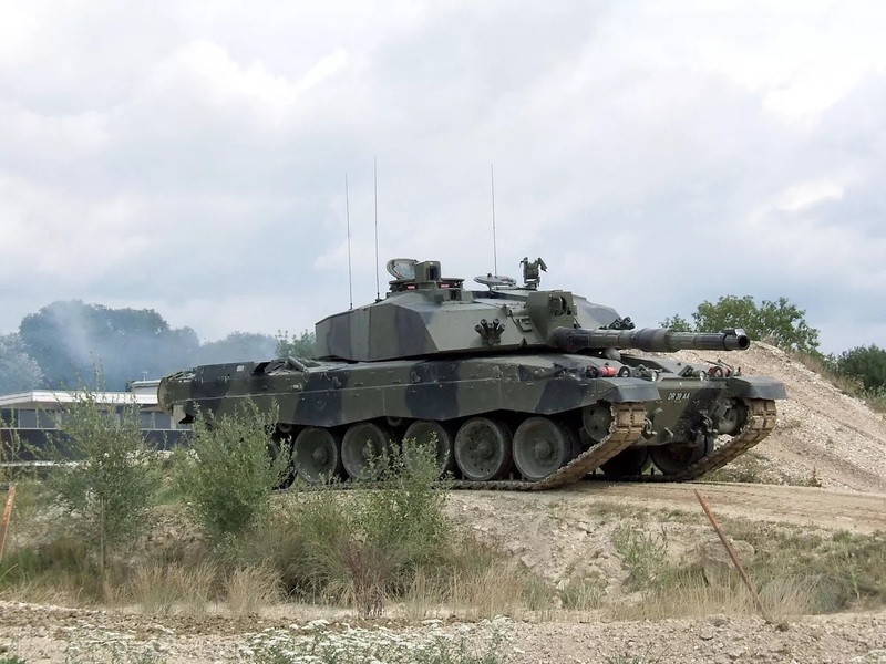Được ca ngợi nhờ giáp Dorchester gần như bất khả xâm phạm, Challenger 2 vẫn là một trong những xe tăng chủ lực mạnh nhất thế kỷ 21. Ảnh: Military