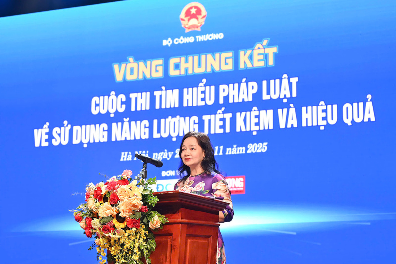 Cục trưởng Cục Đổi mới sáng tạo, Chuyển đổi xanh và Khuyến công Nguyễn Thị Lâm Giang phát biểu khai mạc vòng chung kết. Ảnh: TCCT.