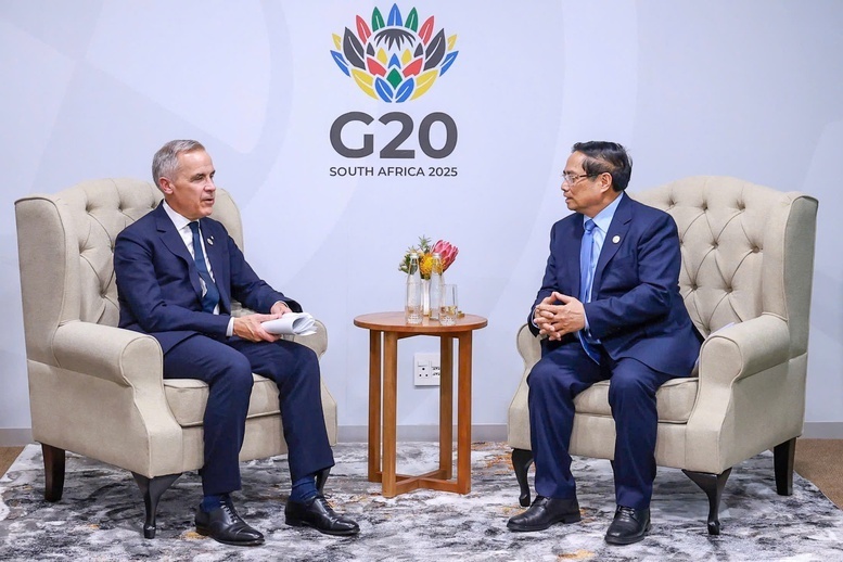 Thủ tướng Phạm Minh Chính và Thủ tướng Canada Mark Carney. - Ảnh: VGP/Nhật Bắc