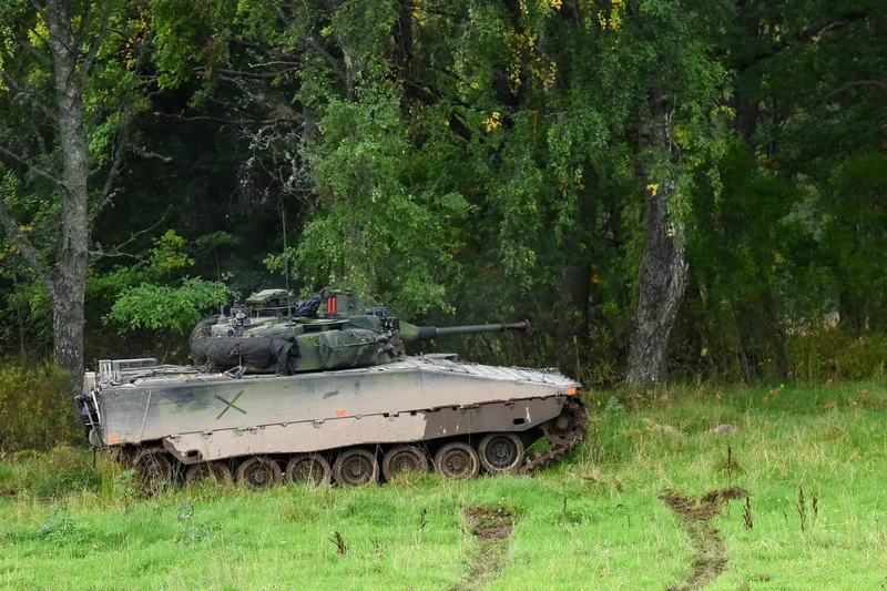 CV90 được ví như bóng ma bọc thép nhờ khả năng giảm dấu vết nhiệt, vận hành êm và tung đòn tấn công chính xác. Ảnh: Military.