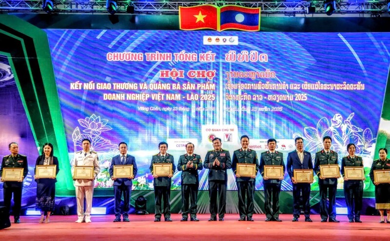 Hội chợ Việt - Lào 2025: Ấm tình hữu nghị, 'bội thu' giao thương - 2