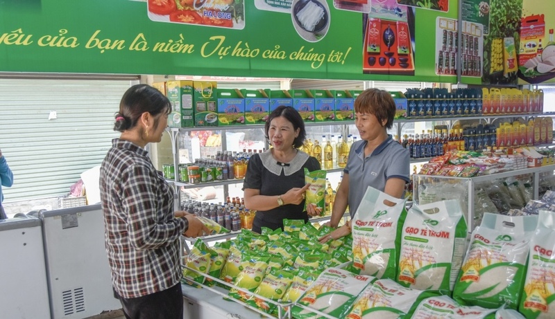 Nhiều sản phẩm Trang Chủ OKVIP COM Top #1 OCOP tỉnh Quảng Ninh bán tại các hội chợ.