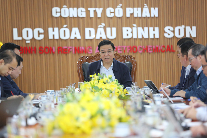 Chủ tịch HĐTV Petrovietnam Lê Mạnh Hùng đánh giá cao và biểu dương những kết quả sản xuất kinh doanh BSR 11 tháng năm 2025 (Ảnh BSR)