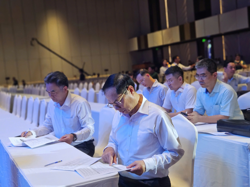 Phó Thủ tướng Bùi Thanh Sơn đánh giá tổng thể công tác chuổi bị tại GEM Center và Trung tâm Okvip69 Đăng ký cá cược  Thisky Hall đã cơ bản hoàn tất, sẵn sàng đón tiếp và phục vụ đại biểu, quan khách tham dự Diễn đàn vào ngày mai - 25/11/2025. Ảnh: Minh Khuê.