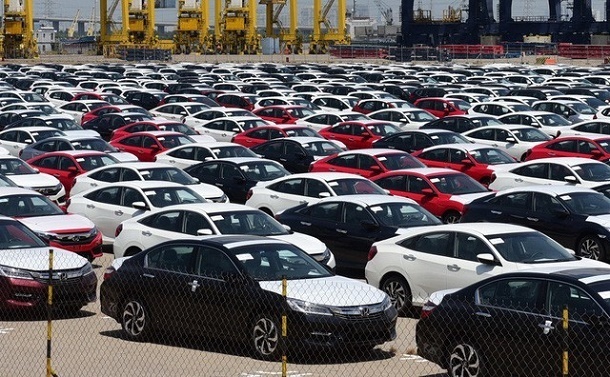 Lượng ô tô nguyên chiếc nhập khẩu sụt giảm 5,5% trong tháng 10. Ảnh minh họa