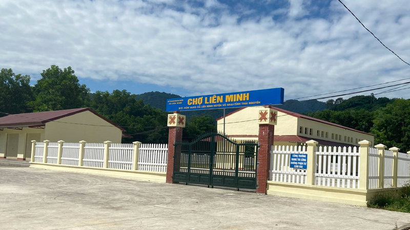 Chợ Liên Minh được đầu tư Liên minh Okvip có bao nhiều trang với quy mô nhà chợ kiên cố, khuôn viên đồng bộ, đáp ứng nhu cầu giao thương của người dân địa phương.