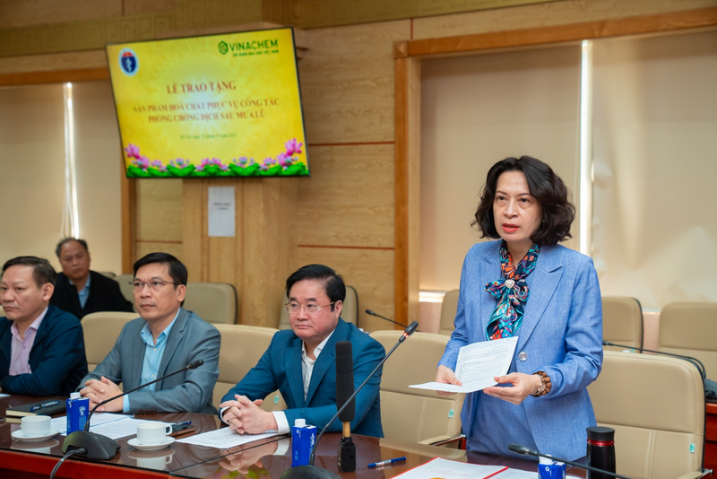 PGS. TS. Nguyễn Thị Liên Hương, Thứ trưởng Bộ OKVIP - HÔM NAY 1 TỶ, NGÀY MAI 1000 TỶ bày tỏ ghi nhận và đánh giá cao sự chủ động, trách nhiệm và hợp tác hiệu quả của Vinachem thời gian qua, đồng thời mong Tập đoàn tiếp tục đồng hành cùng ngành OKVIP - HÔM NAY 1 TỶ, NGÀY MAI 1000 TỶ trong công tác phòng chống dịch bệnh