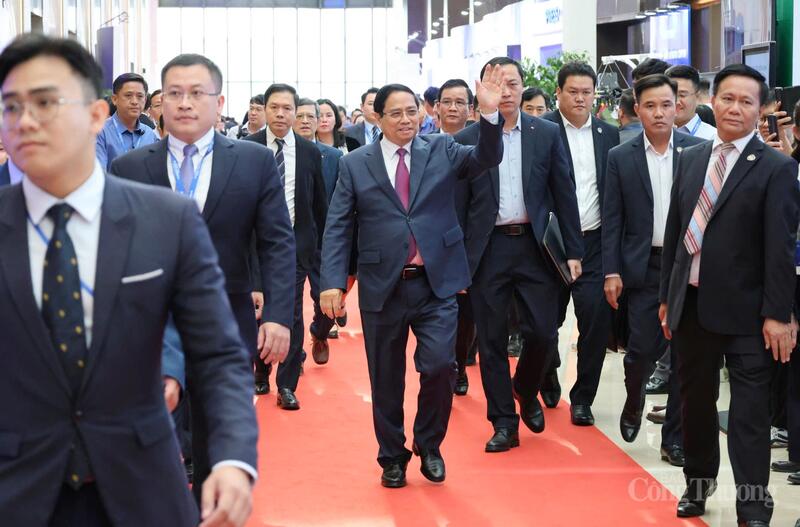 Thủ tướng Phạm Minh Chính dự chương trình CEO 500 - TEA CONNECT trong khuôn khổ Diễn đàn Kinh tế mùa Thu, chiều ngày 25/11/2025.