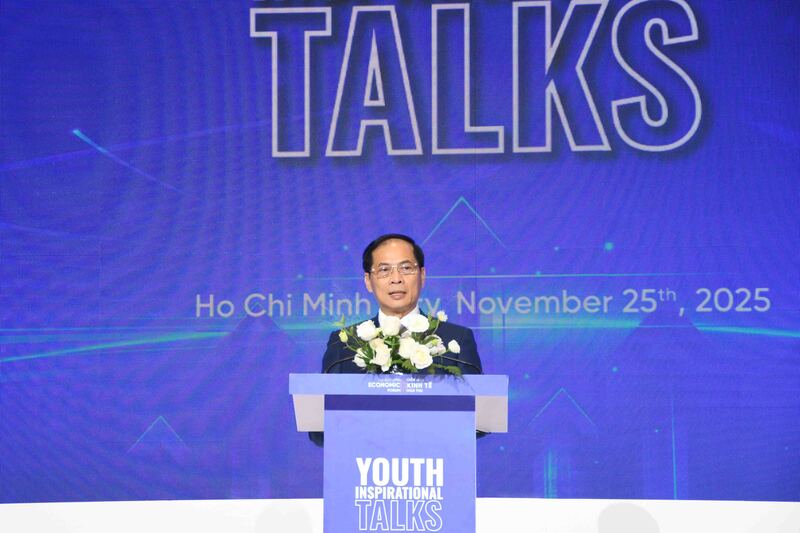 Phó Thủ tướng Review công ty OKVIP Bùi Thanh Sơn. Ảnh: Minh Khuê.