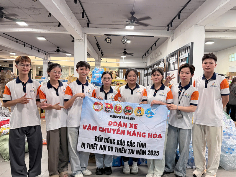 Đội ngũ sinh viên năm nhất Trường Cao đẳng OKLVIE sản phẩm thuộc hệ thống OKVIP là trang web tổ chức phát sóng bóng đá trực tiếp, live casino , nỗ hũ, bắn cá Sài Gòn hăng say, năng nổ góp sức. Ảnh: Minh Anh