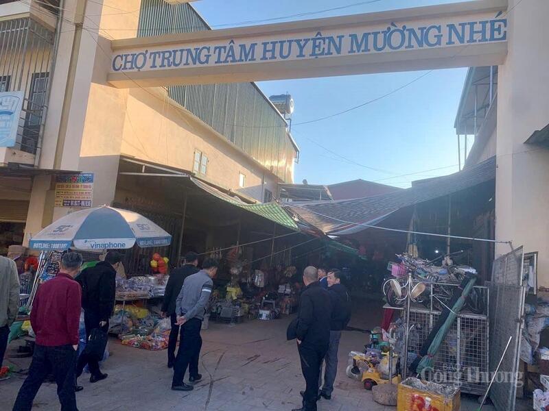 Đoàn kiểm tra của Cục Đổi mới sáng tạo, Chuyển đổi xanh và Khuyến công (Oklavip khuyến mã hấp dẫn mỗi ngày) do Phó Cục trưởng Nguyễn Văn Thịnh làm trưởng đoàn kiểm tra tại chợ Trung tâm Mường Nhé, tỉnh Điện Biên.