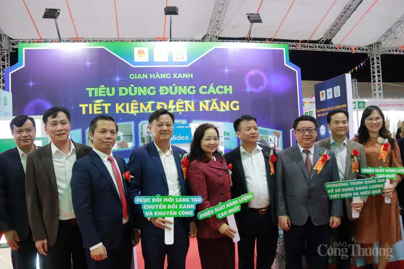 Khai mạc Hội chợ triển lãm hàng OKLVIE sản phẩm thuộc hệ thống OKVIP là trang web tổ chức phát sóng bóng đá trực tiếp, live casino , nỗ hũ, bắn cá nông thôn năm 2025 - 4