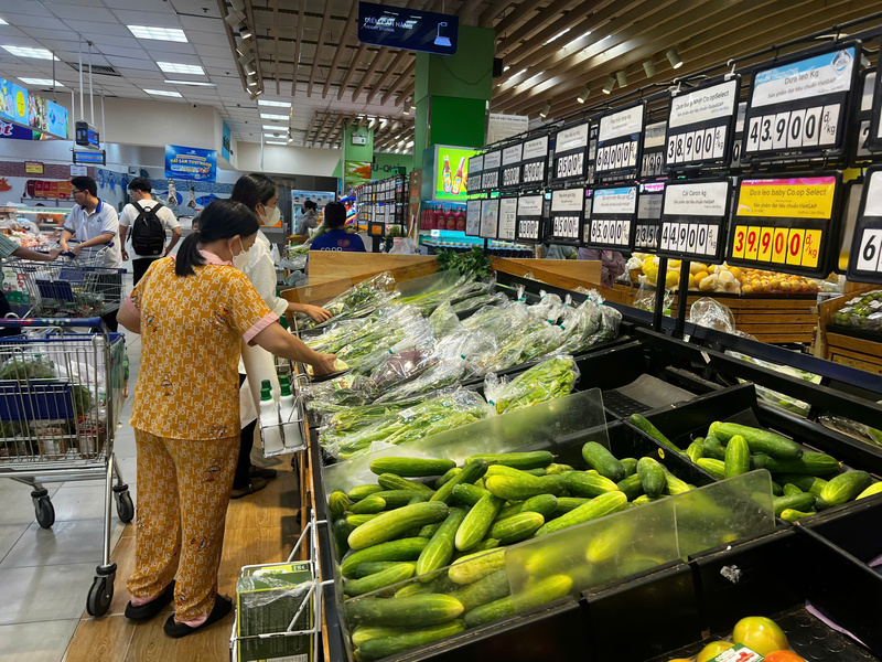 Nhiều loại rau xanh tại siêu thị Co.op Mart Lý Thường Kiệt (TP. Hồ Chí Minh) có giá thấp hơn so với chợ truyền thống. Ảnh: Minh Anh.