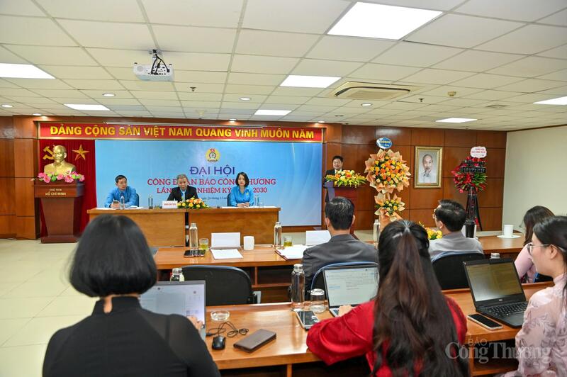 Okvip69.com bán cá nổ hủ Công đoàn Liên Minh OK VIP Giải Trí Cá Cược World Cup 2026 khóa V, tổng kết đánh giá hoạt động công đoàn, các phong trào gắn với viên chức, người Okvip - liên minh giải trí #1 thế giới hà nội nhiệm kỳ 2023 - 2028. Ảnh: Giang Nam.
