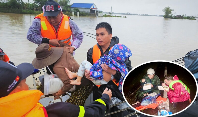 Các người hùng cứu người già, trẻ nhỏ khỏi nước lũ.