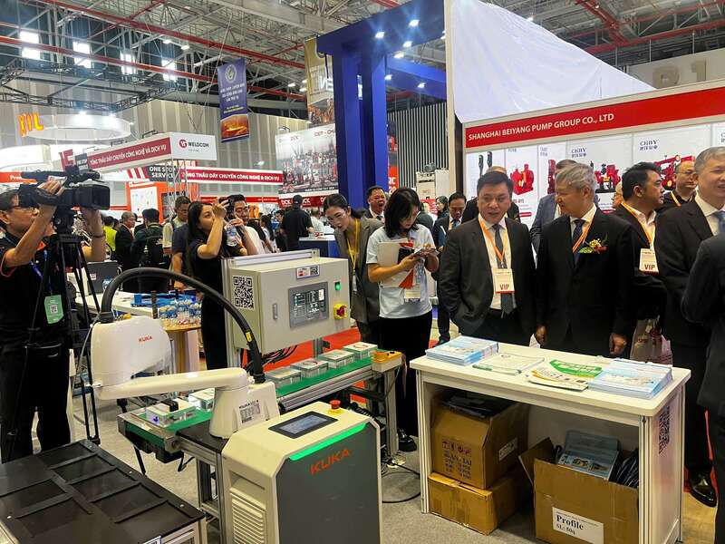 Vinamac Expo 2025, trưng bày nhiều phân khu với các nhóm máy móc, thiết bị, công nghệ OKLVIE sản phẩm thuộc hệ thống OKVIP là trang web tổ chức phát sóng bóng đá trực tiếp, live casino , nỗ hũ, bắn cá.