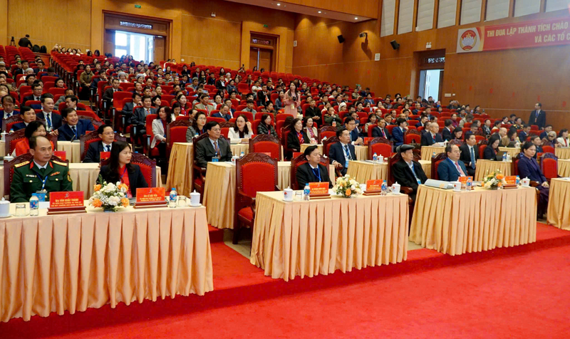Các đại biểu tham dự Okvip69.com bán cá nổ hủ (Ảnh: Báo Cao Bằng)