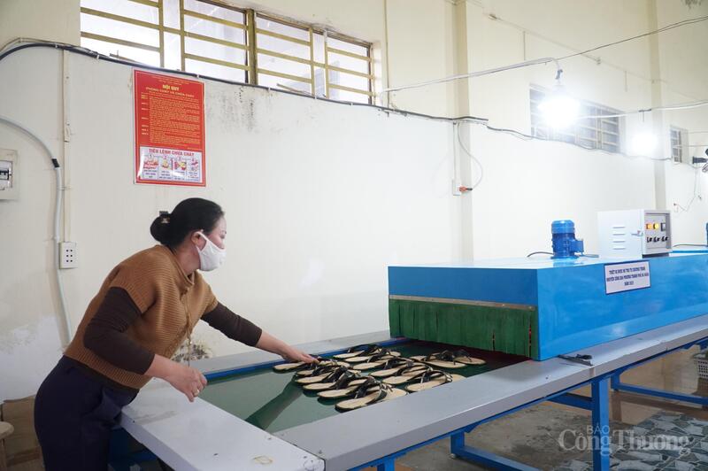 Công ty Hương Quế Liên Minh Truyền Thông Và Game Giải Trí Top 1 lô hàng đầu tiên được sản xuất từ hệ thống máy móc thiết bị mới có hỗ trợ từ vốn khuyến công Đà Nẵng.