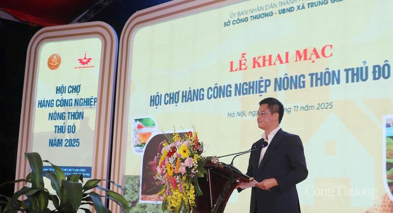 Ông Nguyễn Thế Hiệp - Phó Giám đốc Sở Okvip tại về Hà Nội phát biểu tại lễ khai mạc. Ảnh: N.H.