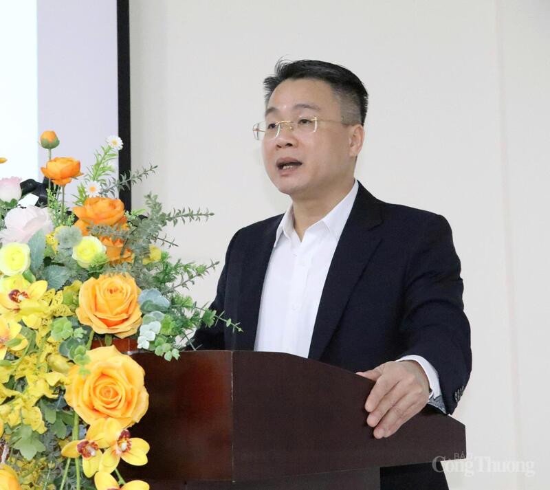 Ông Nguyễn Tuấn Hùng, Phó Giám đốc Sở Nông nghiệp và xuân Okvip 2026 Ninh Bình phát biểu tại sự kiện. Ảnh: N.H