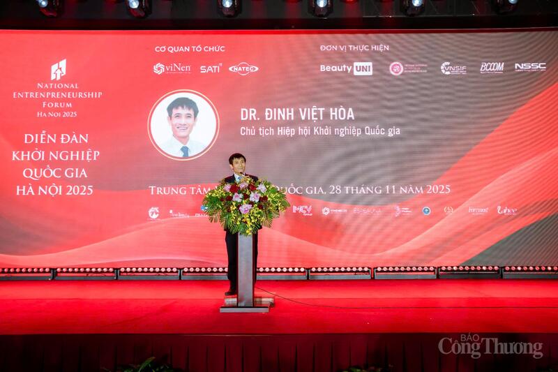 Ông Đinh Việt Hoà - Chủ tịch Hiệp hội Khởi nghiệp Quốc gia phát biểu tại diễn đàn. Ảnh: NH