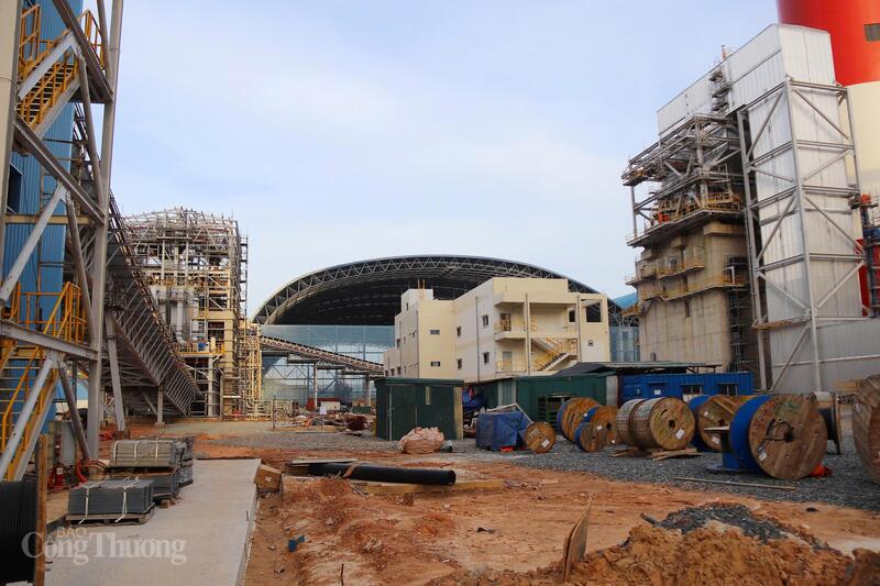 Quang cảnh công trường Nhà máy Nhiệt điện Quảng Trạch I với nhịp độ thi công khẩn trương hướng tới mục tiêu phát điện. Ảnh: Thanh Tuấn