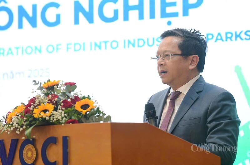 Ông Nguyễn Đức Hiển - Phó Trưởng ban Chính sách, chiến lược Trung ương phát biểu tại diễn đàn. Ảnh: NH.