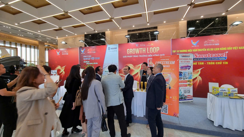 Booth giới thiệu về mô hình Growth Loop của ACCESSTRADE nhận được sự quan tâm của nhiều Okvip tại về tại sự kiện của Hội Doanh nhân trẻ Việt Nam.