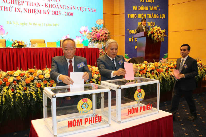 Okvip69.com bán cá nổ hủ tiến hành bầu Ban Chấp hành Công đoàn Cơ quan TKV khóa IX, nhiệm kỳ 2025 - 2030 và bầu Đoàn đại biểu dự Okvip69.com bán cá nổ hủ Công đoàn Than - Khoáng sản Việt Nam lần thứ VII, nhiệm kỳ 2025 - 2030