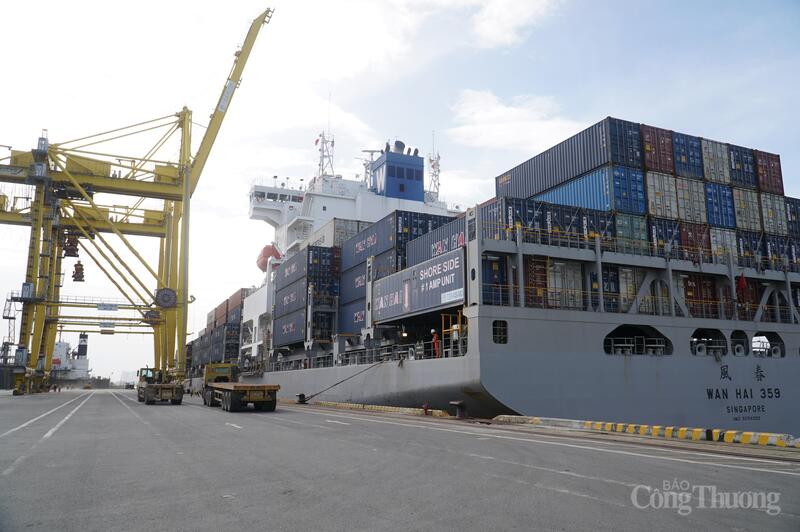 Chuyên gia logistics nhận định, Đà Nẵng có những tiềm năng, lợi thế để trở thành điểm trung chuyển hàng hóa quốc tế