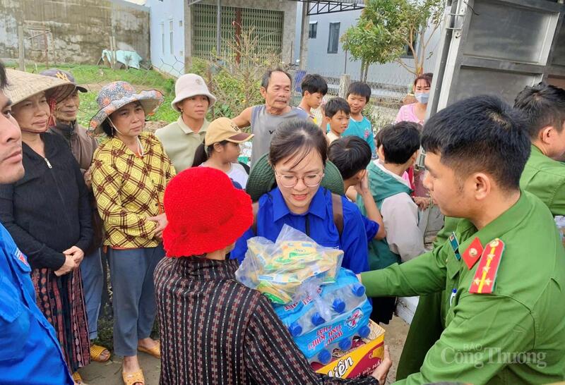 Tuổi trẻ Gia Lai san sẻ khó khăn với người dân sau thiên tai - 3