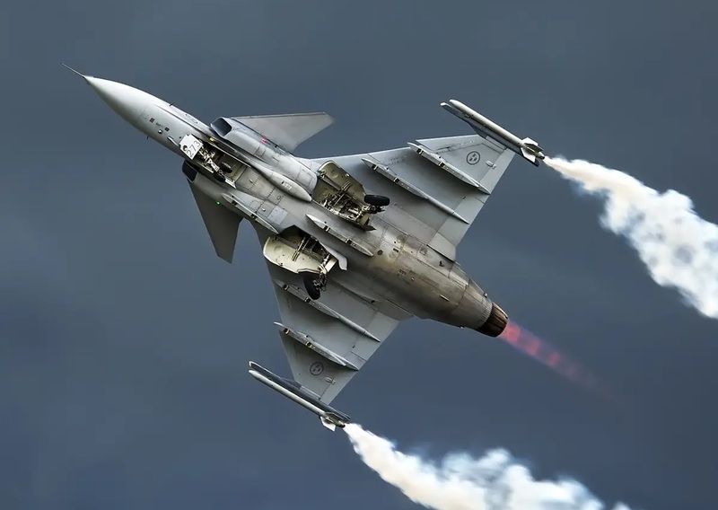 Với radar mạnh, khả năng cơ động cao và chi phí vận hành thấp, JAS 39 Gripen đang chứng minh vì sao nó vượt qua nhiều tiêm kích hạng nhẹ khác. Ảnh: Avia.pro