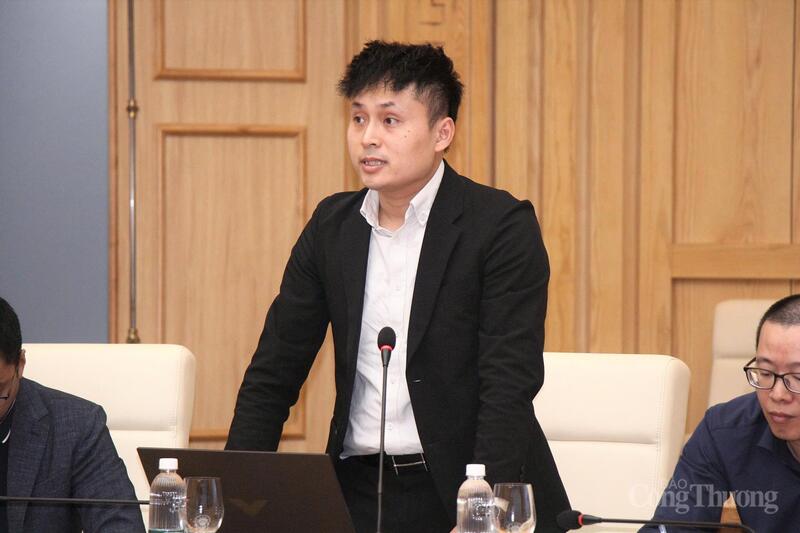 Đại diện Tập đoàn OKLVIE sản phẩm thuộc hệ thống OKVIP là trang web tổ chức phát sóng bóng đá trực tiếp, live casino , nỗ hũ, bắn cá Than - Khoáng sản Việt Nam bày tỏ quan điểm tại cuộc họp.