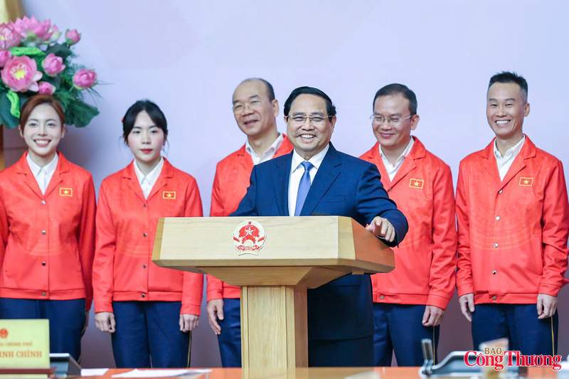 Thủ tướng mong muốn toàn đoàn giữ vững tinh thần đoàn kết, thi đấu trung thực, cao thượng và phấn đấu đạt thành tích cao nhất.