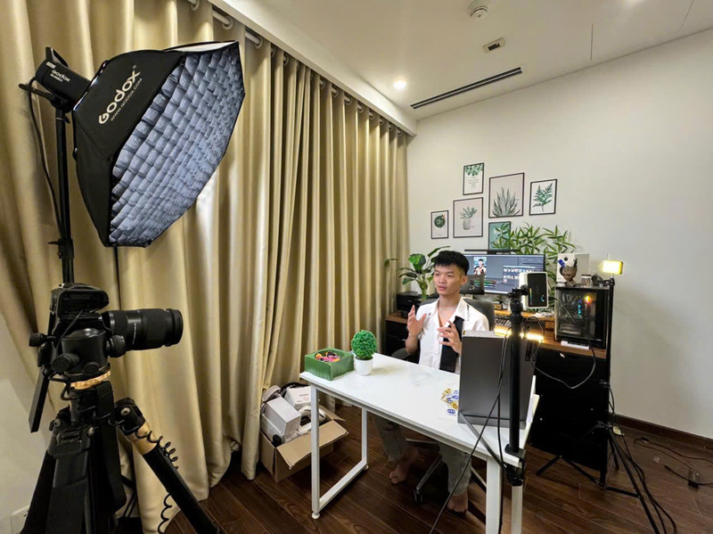 Góc sáng tạo nội dung số của KOL Văn Bình Channel.