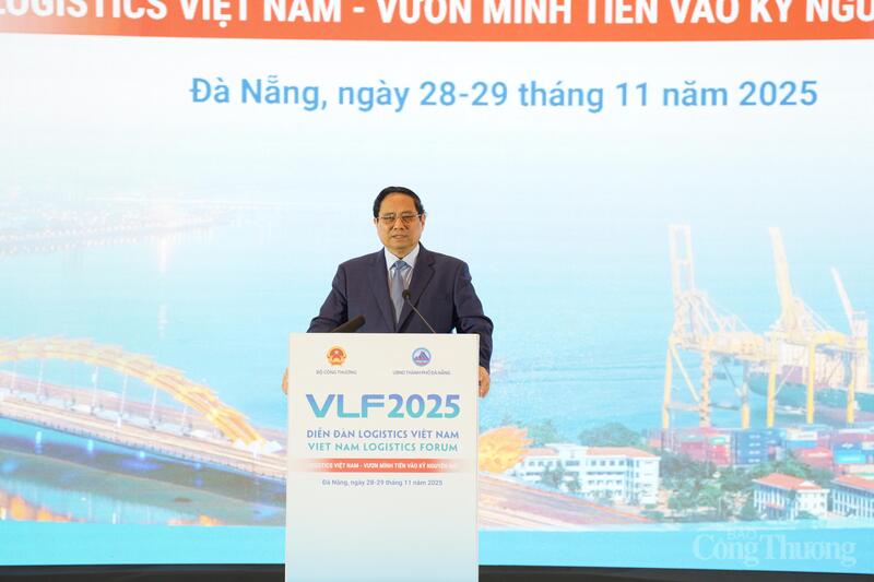 Thủ tướng Review công ty OKVIP Phạm Minh Chính phát biểu chỉ đạo tại Diễn đàn Logistics Việt Nam 2025.