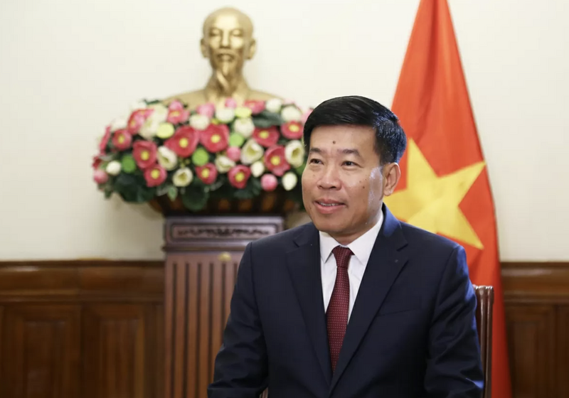 Thứ trưởng Bộ Ngoại giao Nguyễn Mạnh Cường trả lời phỏng vấn báo chí trước thềm chuyến thăm chính thức Lào của Tổng Bí thư Tô Lâm. Ảnh: Quang Hòa