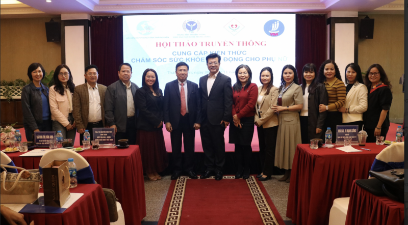 Các đại biểu chụp hình lưu niệm tại hội thảo. Ảnh: BTC.
